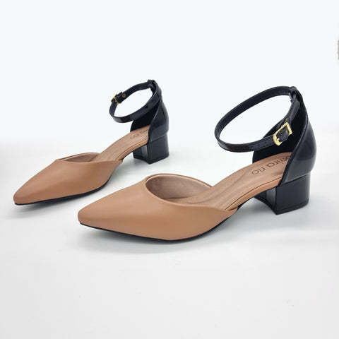 Scarpin Beira Rio 4182-204 Bico Fino com Tira no Tornozelo Caramelo/Preto