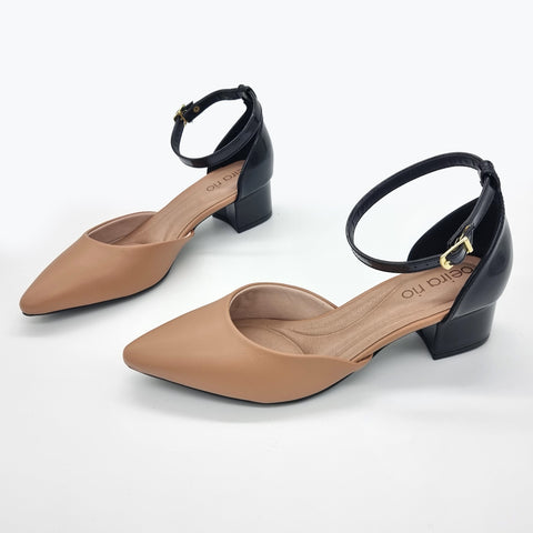 Scarpin Beira Rio 4182-204 Bico Fino com Tira no Tornozelo Caramelo/Preto