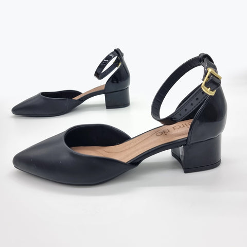 Scarpin Beira Rio 4182-204 Bico Fino com Tira no Tornozelo Preto