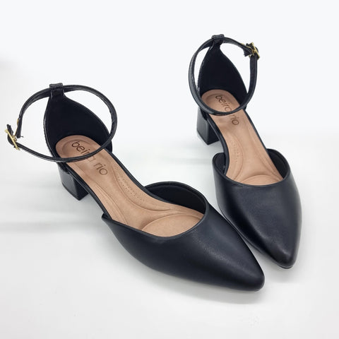 Scarpin Beira Rio 4182-204 Bico Fino com Tira no Tornozelo Preto