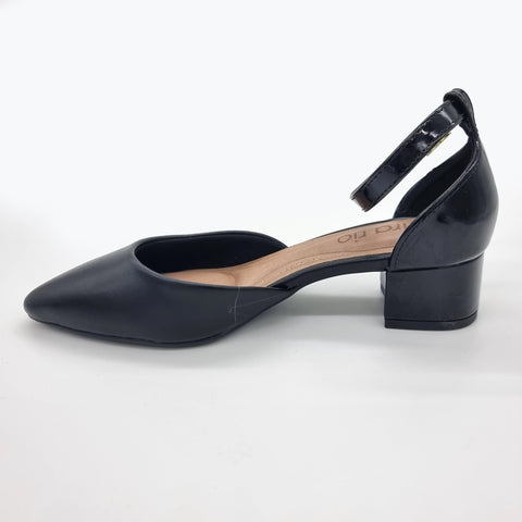 Scarpin Beira Rio 4182-204 Bico Fino com Tira no Tornozelo Preto