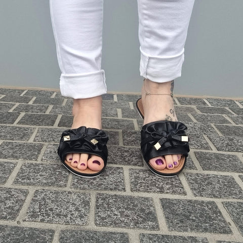 Sandália Moleca 5297-446 Sem Cadarço (Slip-on) com Babado Preta
