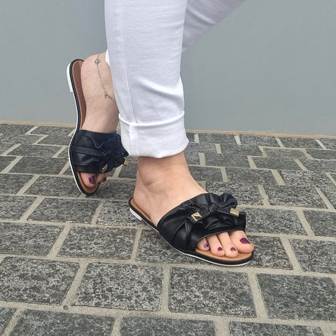Sandália Moleca 5297-446 Sem Cadarço (Slip-on) com Babado Preta