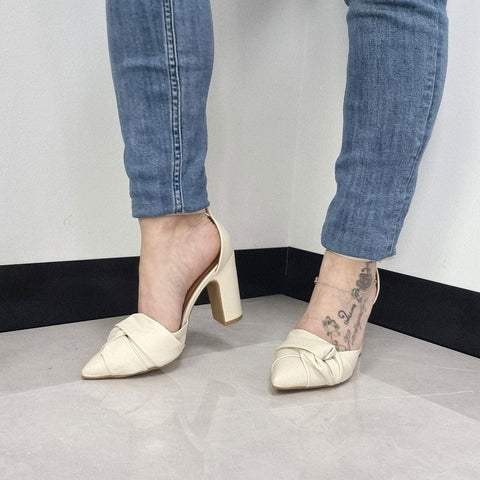 Scarpin Vizzano 1285-444 salto bloco bico fino com laço Branco Off White