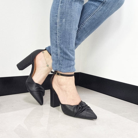 Scarpin Vizzano 1285-444 salto bloco bico fino com laço Preto