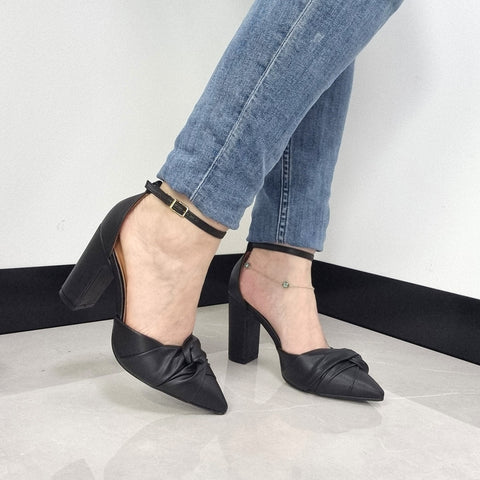 Scarpin Vizzano 1285-444 salto bloco bico fino com laço Preto