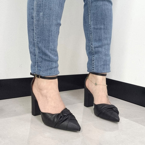 Scarpin Vizzano 1285-444 salto bloco bico fino com laço Preto