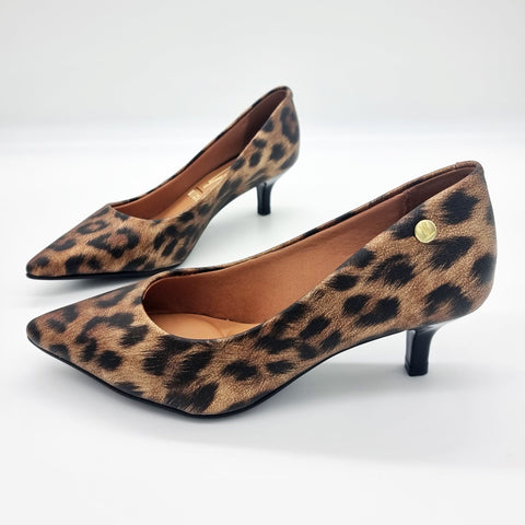 Scarpin Vizzano 1122-828 Salto Baixo Bico Fino Onça Bege