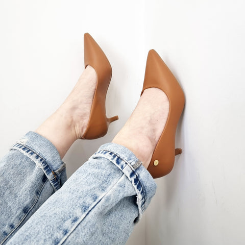 Scarpin Vizzano 1122-828 Salto Baixo Bico Fino Napa Caramelo