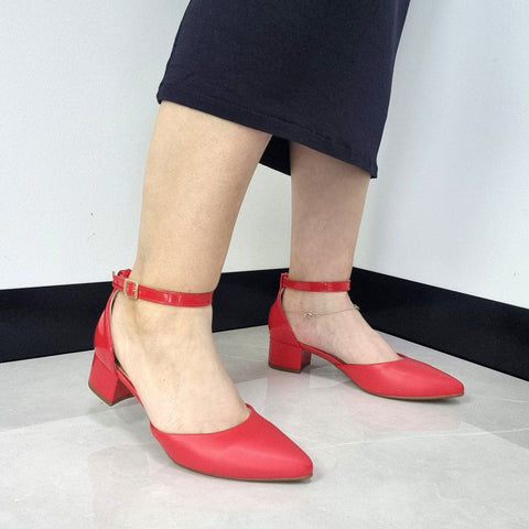 Scarpin Beira Rio 4182-204 Bico Fino com Tira no Tornozelo Vermelho