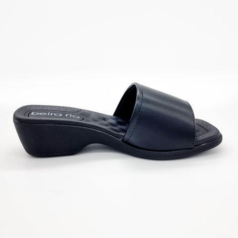 Sandália Rasteira Beira Rio 8527-100 Sem Cadarço (Slip-on) Preta