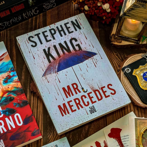 Livro Trilogia Bill Hodges Vol 1-  Mrs. Mercedes - Stephen King - Capa Comum