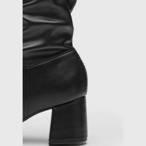 Bota Beira Rio 9076-102 Cano Médio Franzida Napa Preta
