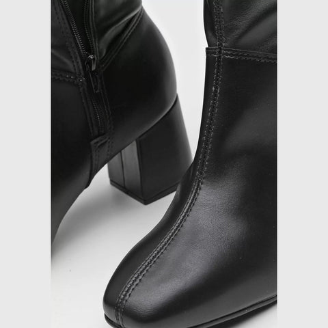 Bota Beira Rio 9076-102 Cano Médio Franzida Napa Preta