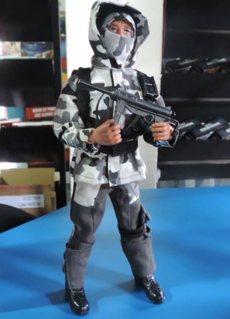 Estrela Articulated Miniature Falcon Elite Soldier Heroic Mission Collectible