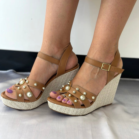 Sandália Anabela Vizzano 6283-2117 com Tachas Caramelo
