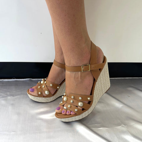Sandália Anabela Vizzano 6283-2117 com Tachas Caramelo